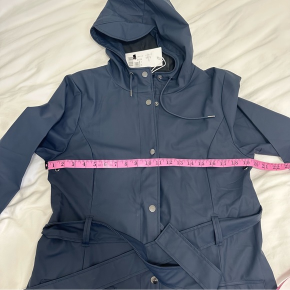 RAIN Curve Jacket is Rains’ interpretation of the women’s Trench coat S/M - Picture 7 of 9